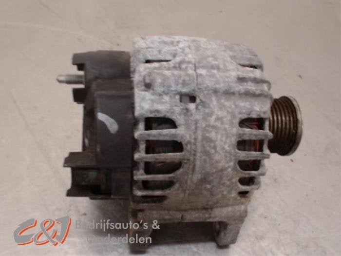 Dynamo van een Renault Trafic, Gebruikt, -, Renault, -