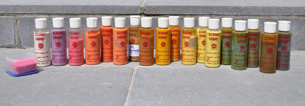 M207. Lot : 18 flacons de sable coloré-Scenic, Enlèvement ou Envoi, Comme neuf