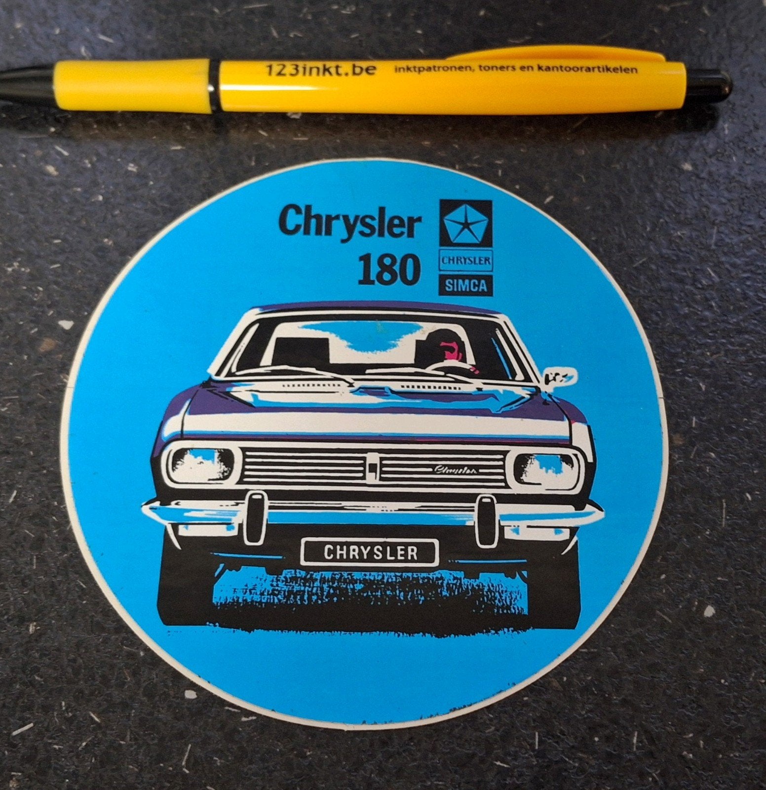 vintage sticker auto merk Chrysler 180, Enlèvement ou Envoi, Comme neuf, Voiture ou Moto