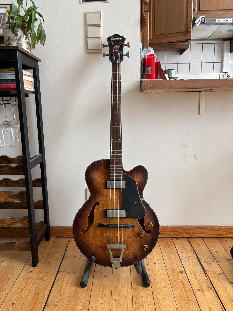 Ibanez agbv200a artcore bass - tobacco, Musique & Instruments, Instruments à corde | Guitares | Basses, Enlèvement, Comme neuf