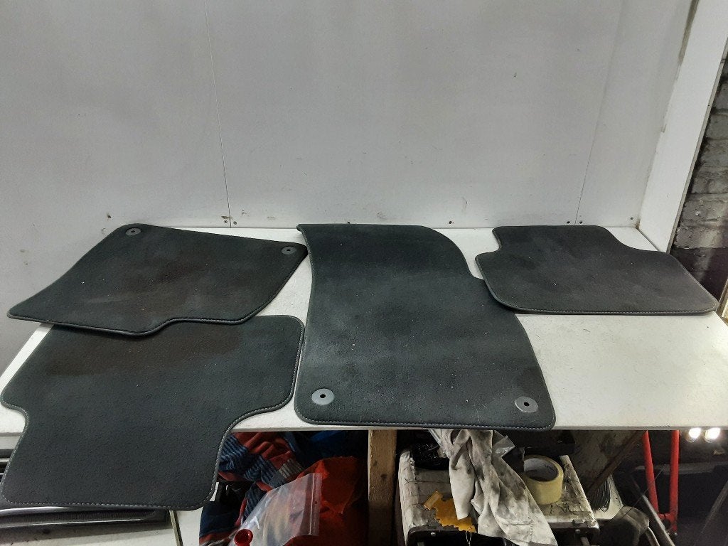JEU DE TAPIS Audi SQ7 (4MB / 4MG) (4M1863011F), Mevr. I. Hauben, Audi, Utilisé, Rue de l'Espoir 34 34
4030  GRIVEGNÉE, BE