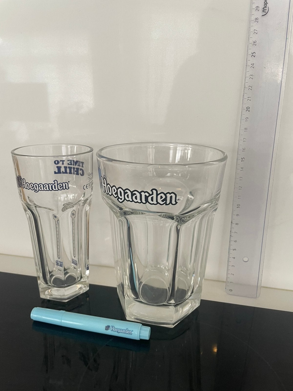 Hoegaarden uniek reuzeglas bierglazen bierglas + balpen, Verzamelen, Glas en Drinkglazen, Ophalen of Verzenden, Nieuw, Bierglas
