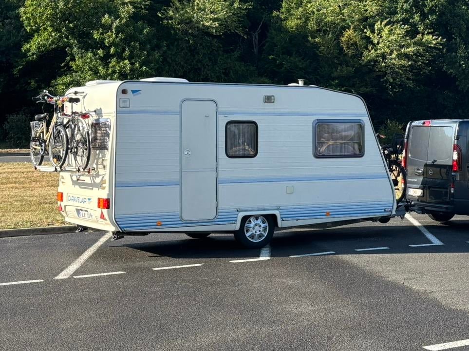 Caravan caravelair bamba luxe 426, Caravans en Kamperen, Vast bed, Treinzit, 750 - 1000 kg, Particulier