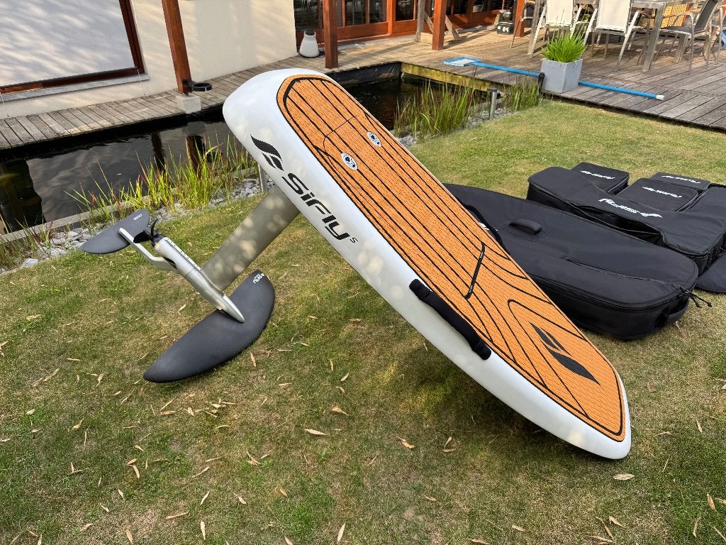 eFoil SiFly Stellar S en carbone en parfait état, Enlèvement, Comme neuf, Ensemble de planche à voile