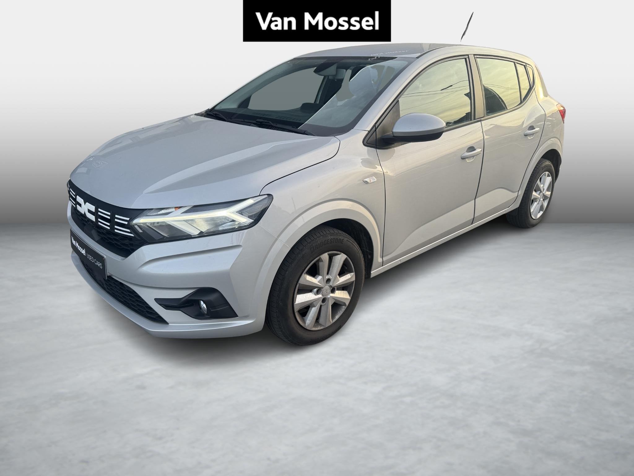 Dacia Sandero TCe 90 Essential, Autos, https://public.car-pass.be/vhr/39131ee7-ef54-470b-a325-7b46f67da09a, Argent ou Gris, Achat