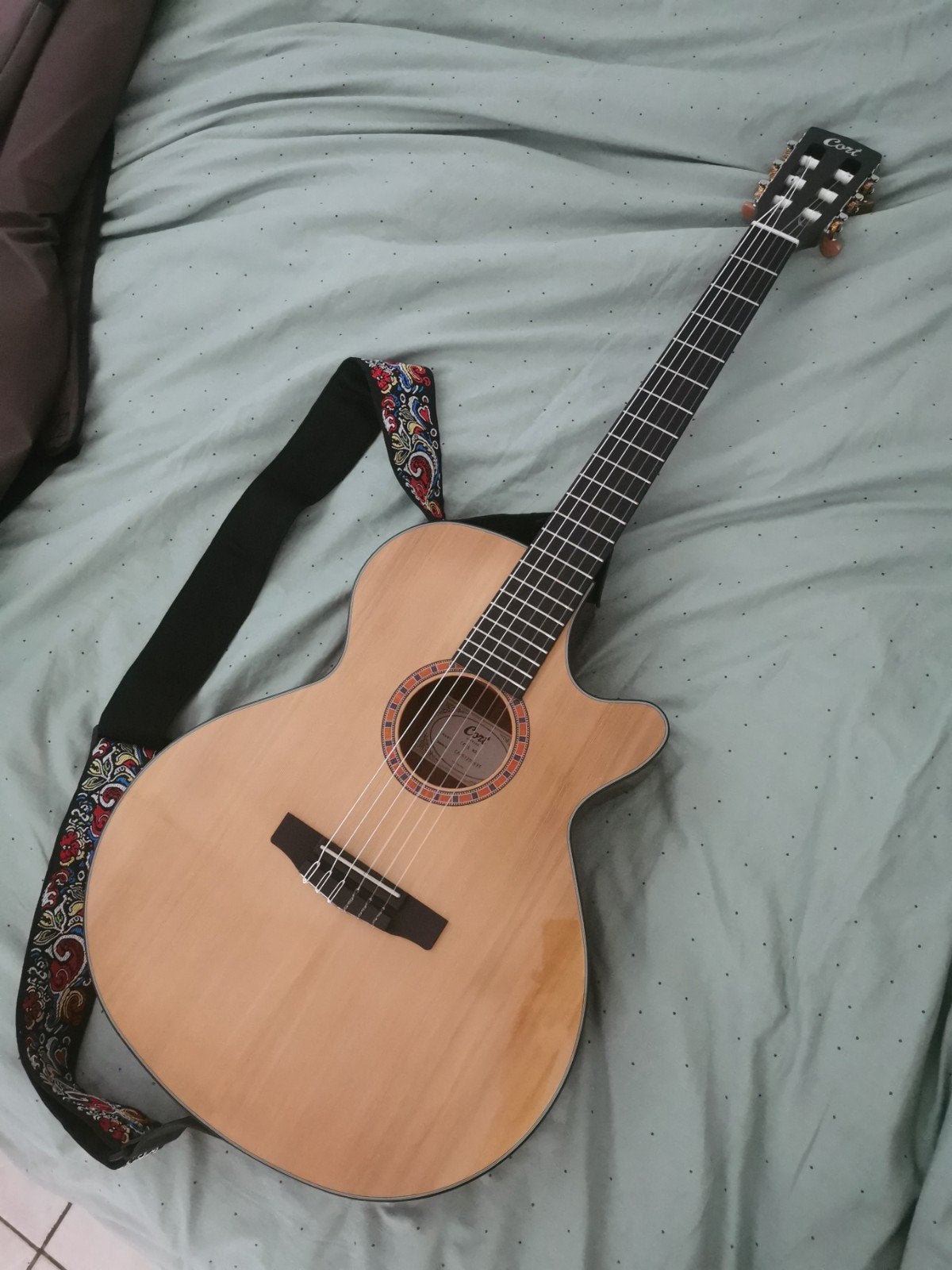 Guitare Cort CEC-5 Folk Electro (corde en nylon), Musique & Instruments, Enlèvement, Neuf, Guitare Western ou Guitare Folk, Avec capteur (piezo)