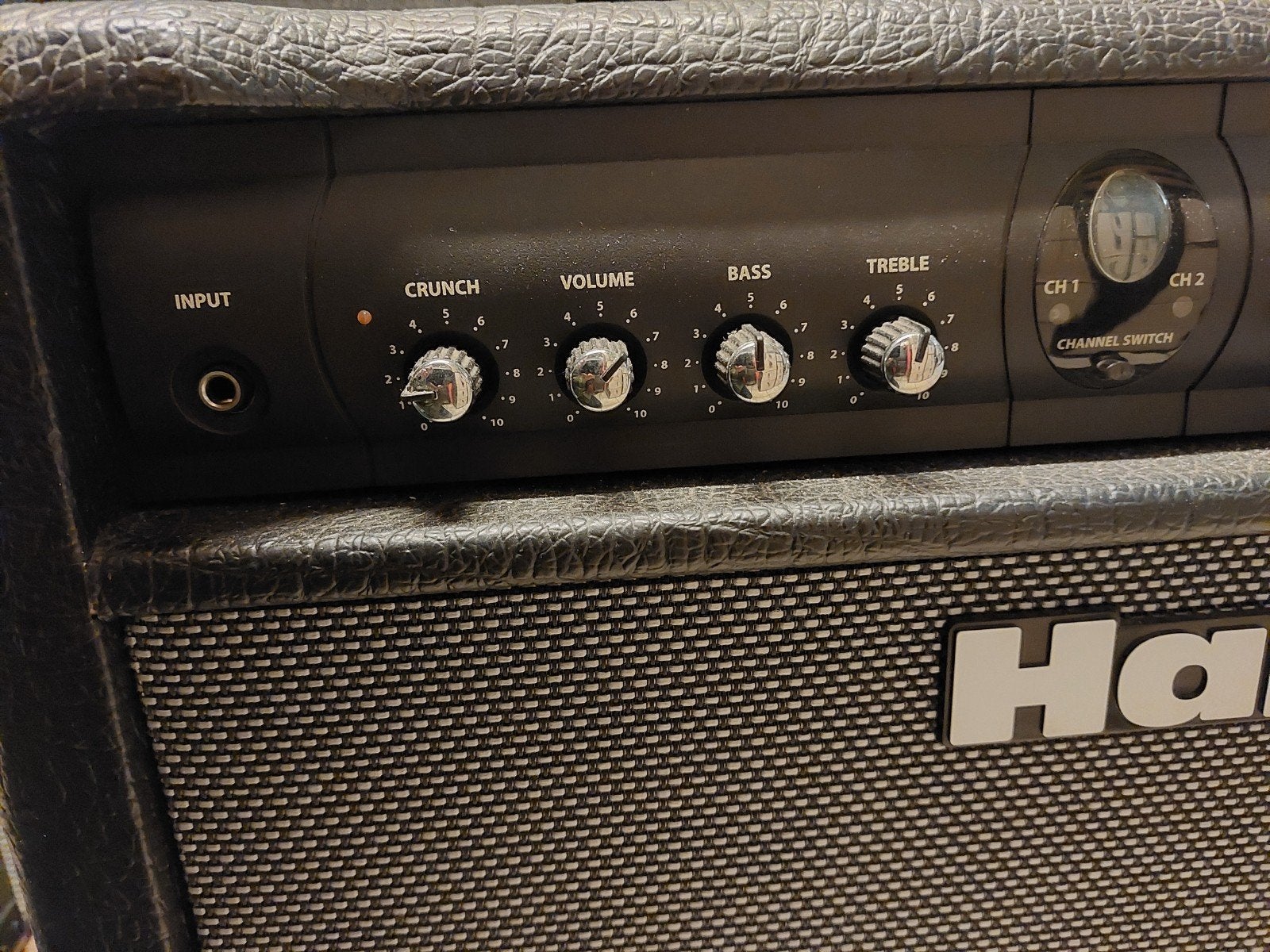 Hartke Gt 100, comme neuf.
vers polyvalents et très puissant, Enlèvement ou Envoi