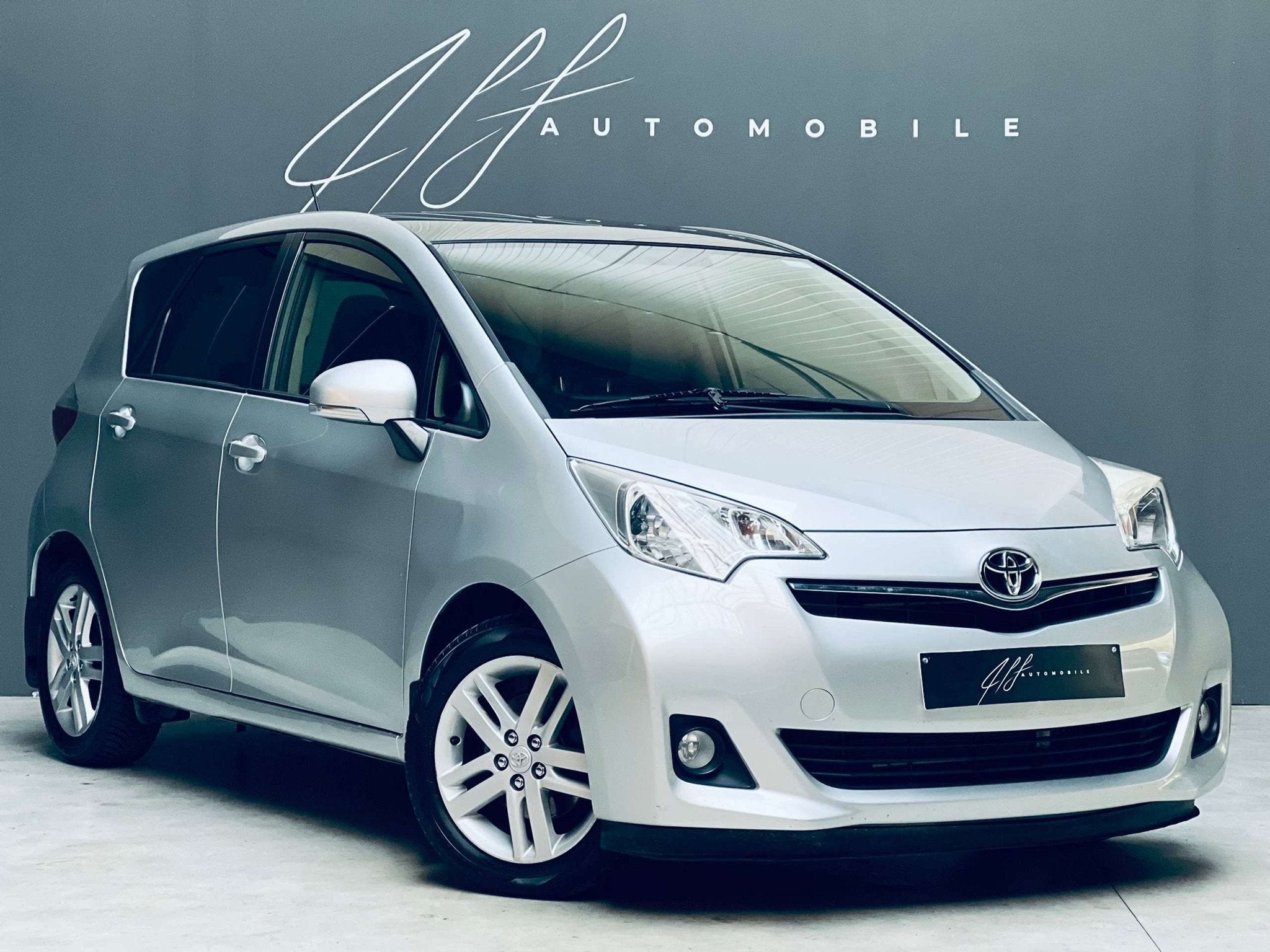 Toyota Verso-S 1.4 D-4D *CLIMATISATION*TOIT PANORAMIQUE*, Voorwielaandrijving, Euro 5, Stof, Gebruikt