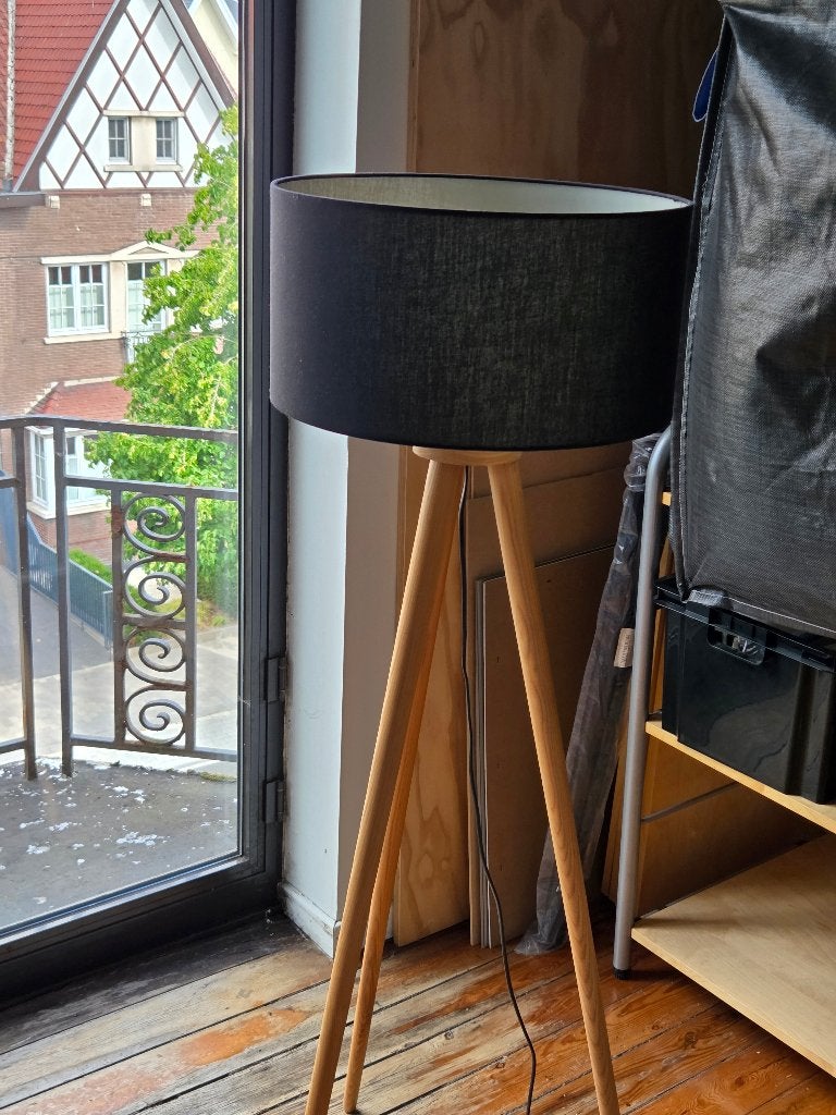 Stalamp met lampenkap - Hout, Ophalen, Zwart, Rond, Zo goed als nieuw