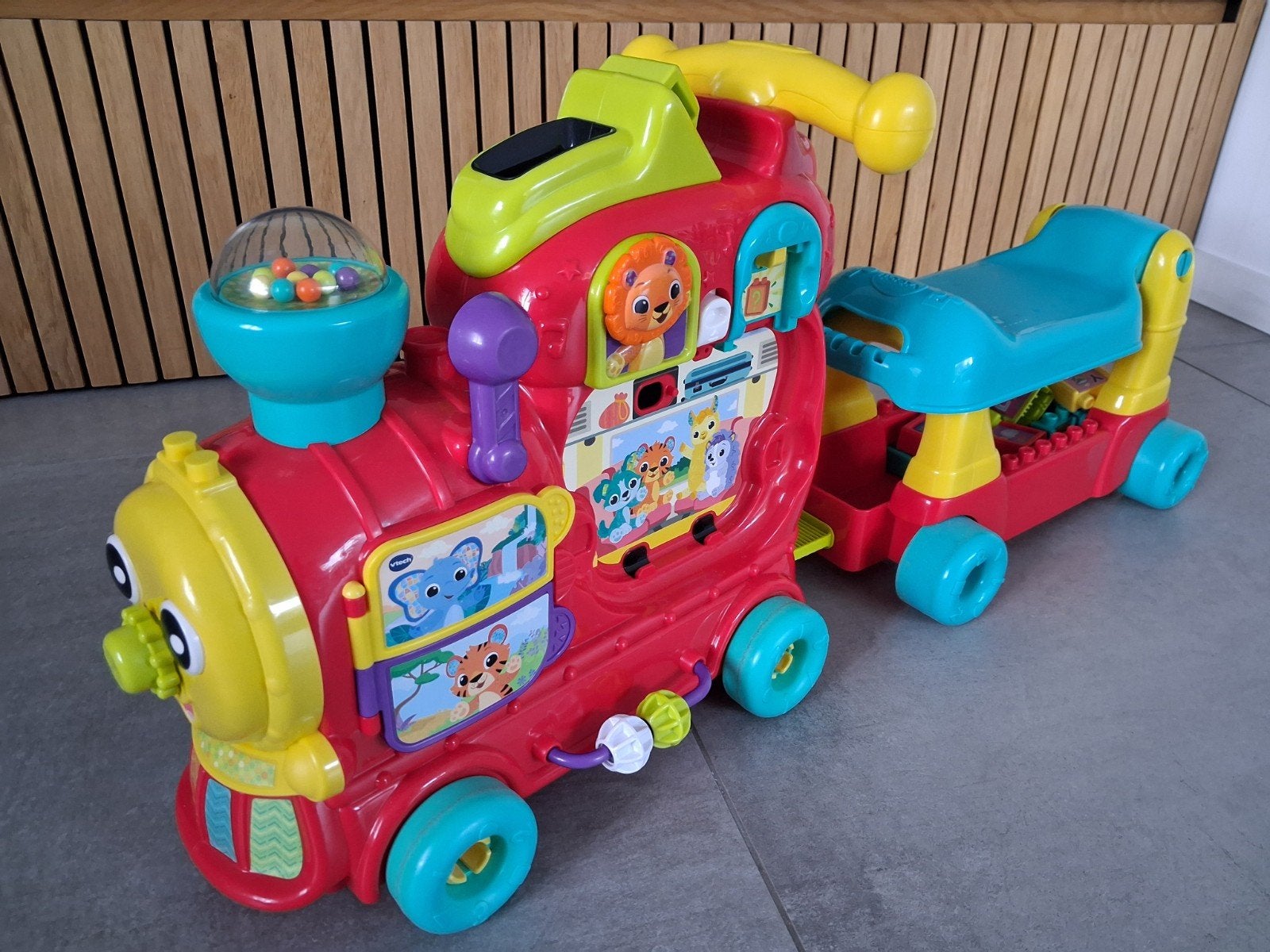 Vtech rijd en leer letterlocomotief, Ophalen