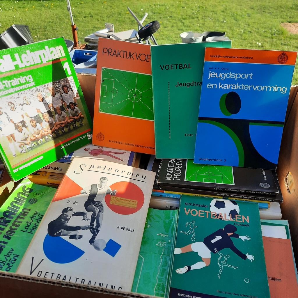 Voetbaltraining boeken , tactiek , fysiek , enz..., Ophalen of Verzenden