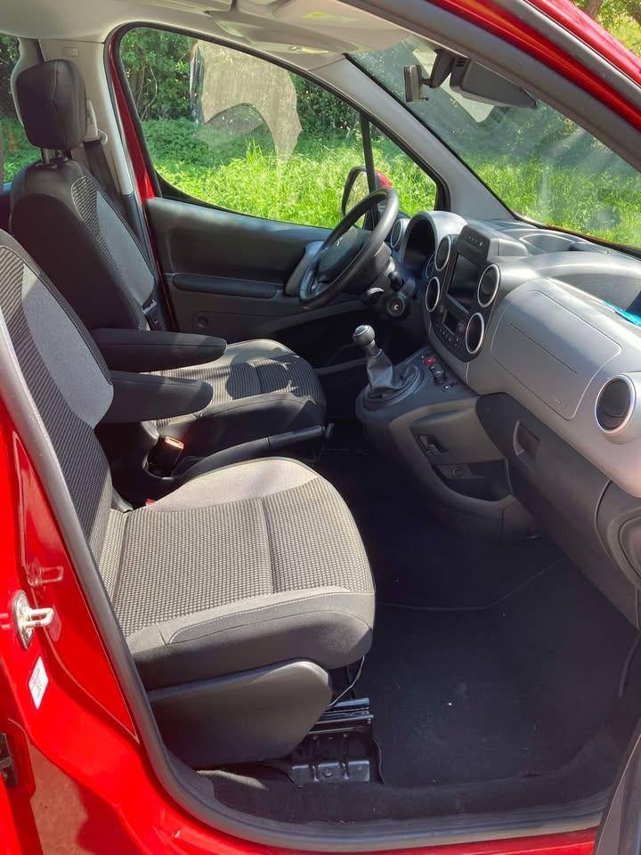 Peugeot Partner petrol 2018 te koop, Auto's, Voorwielaandrijving, Monovolume, Zwart, Leder en Stof