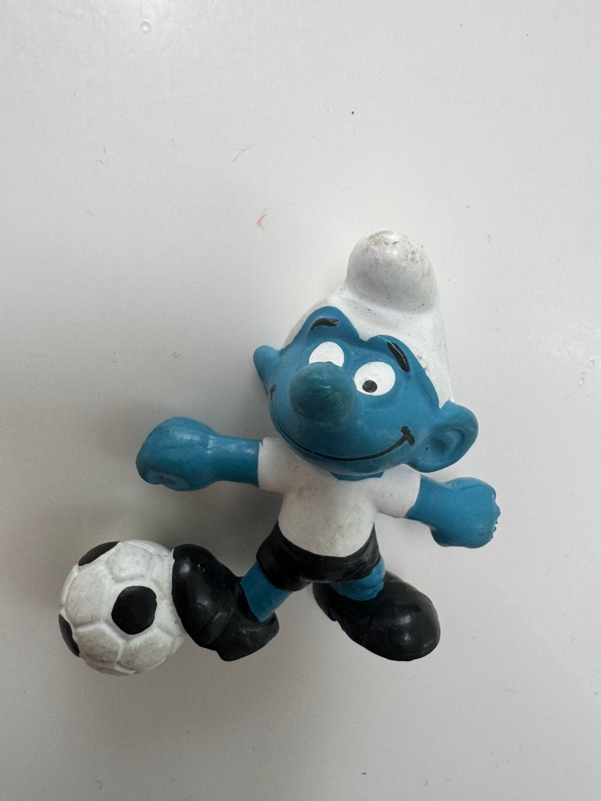 Miniatuur smurf : voetbal smurf Peyo, Collections, Schtroumpfs, Enlèvement ou Envoi, Utilisé, Autres Schtroumpfs, Poupée, Figurine ou Peluche