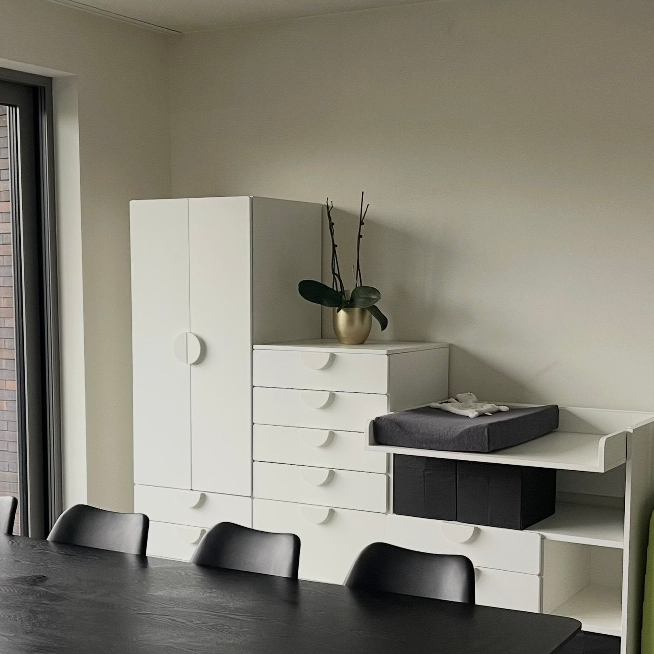 Babykamer set wit – Kast, commode & verzorgingstafel, Kinderen en Baby's, Kinderkamer | Commodes en Kasten, Ophalen, Zo goed als nieuw