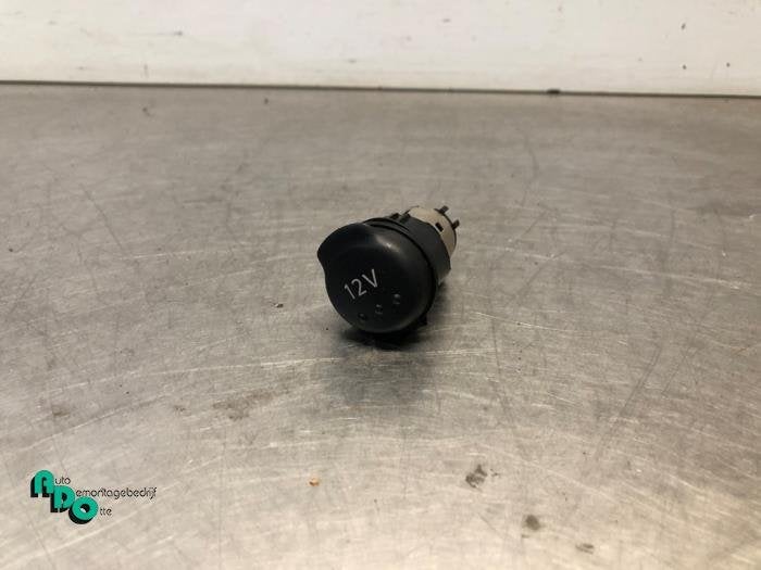 Prise 12 Volts d'un Nissan Qashqai (Qashqai 07-), -, 3 mois de garantie, Utilisé, -