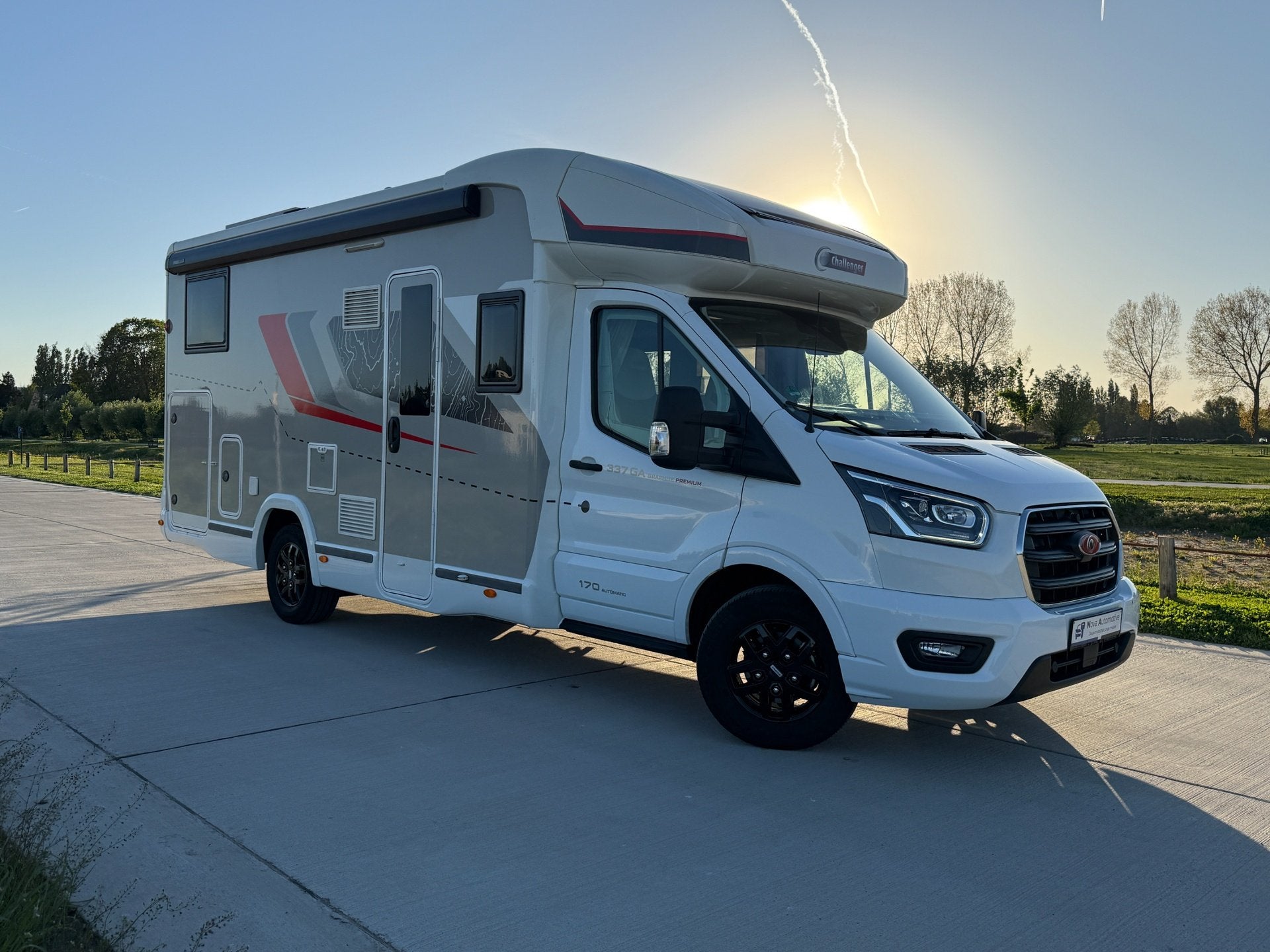 Challenger 337 GA Graphite PREMIUM, FULL OPT, Lengtebedden, Caravans en Kamperen, Automaat, Bedrijf, Diesel, Challenger