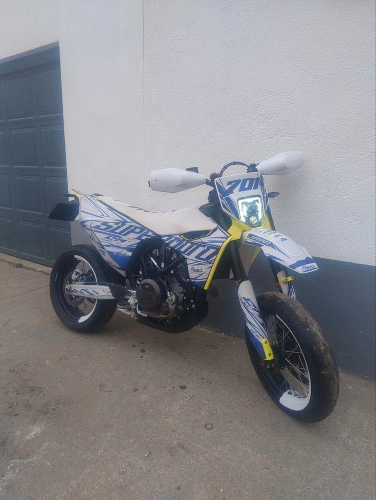 Moto Husqvarna 701, Vélos & Vélomoteurs, Enlèvement