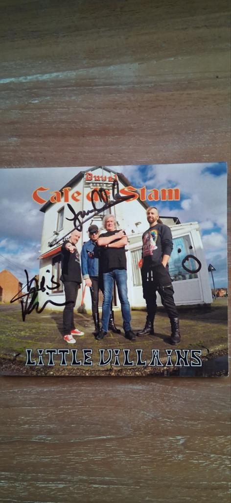 De stam CD Little Villains, Ophalen