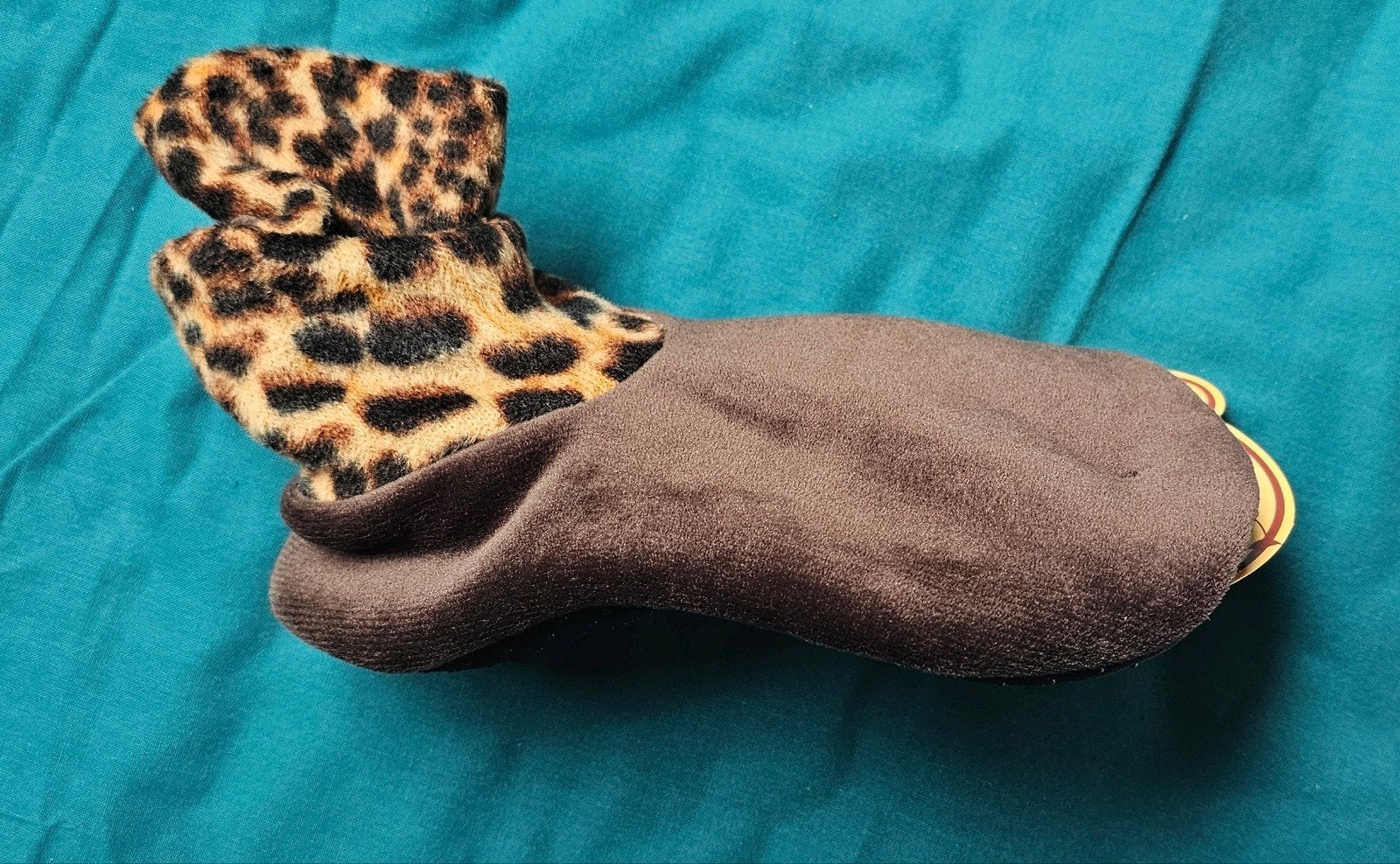Chaussons en polaire 36-37 avec motif froissé et esprit, Neuf, Enlèvement ou Envoi, Zara, Brun