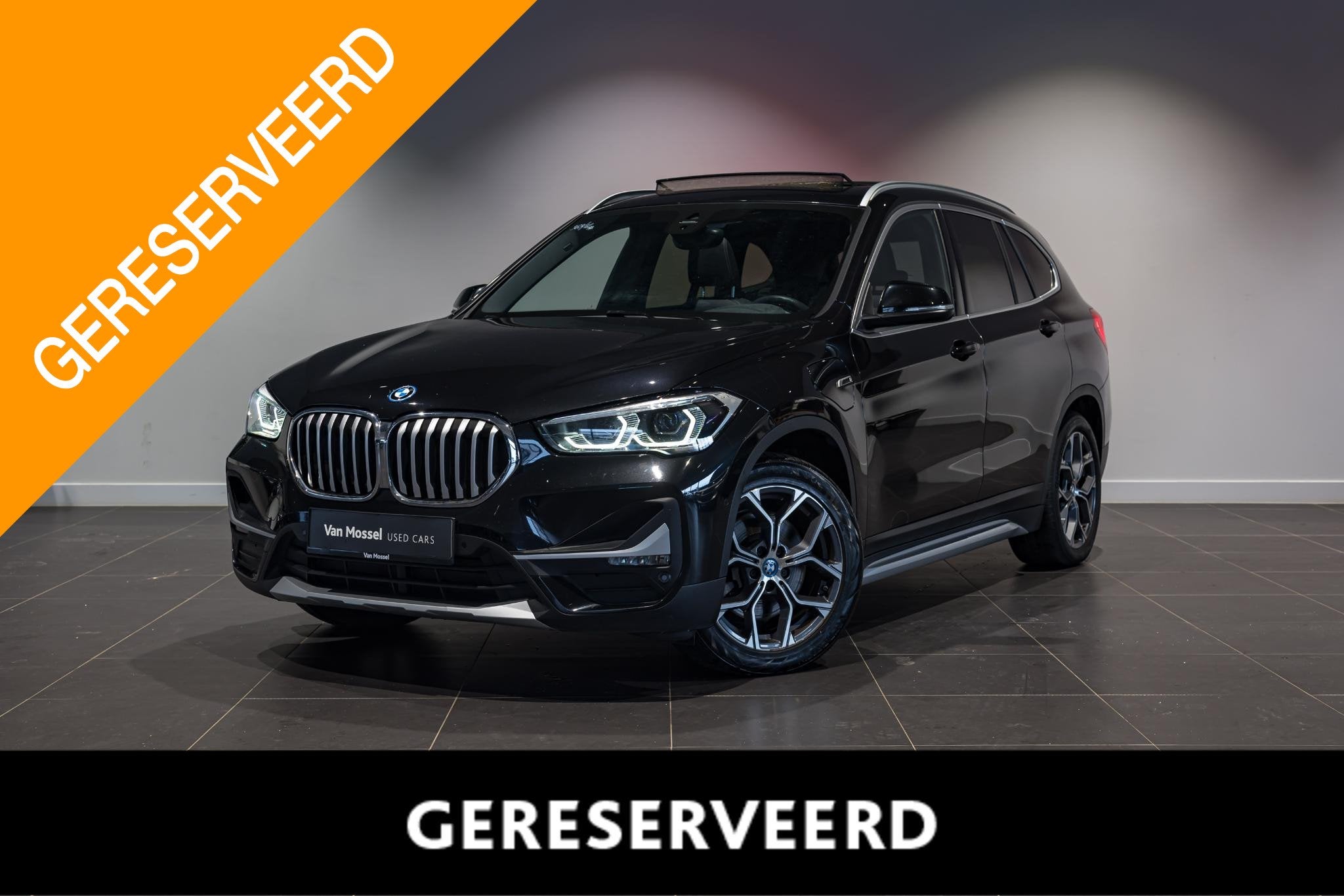BMW X1 xDrive25e | LED | X-Line | Camera | Pano dak |, Auto's, Dealer onderhouden, Stof, Gebruikt, 1820 kg