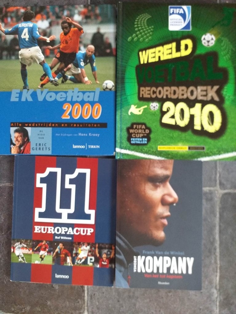 Voetbalboeken in goede staat voor 5 euro per stuk ., Ophalen, Zo goed als nieuw, Balsport