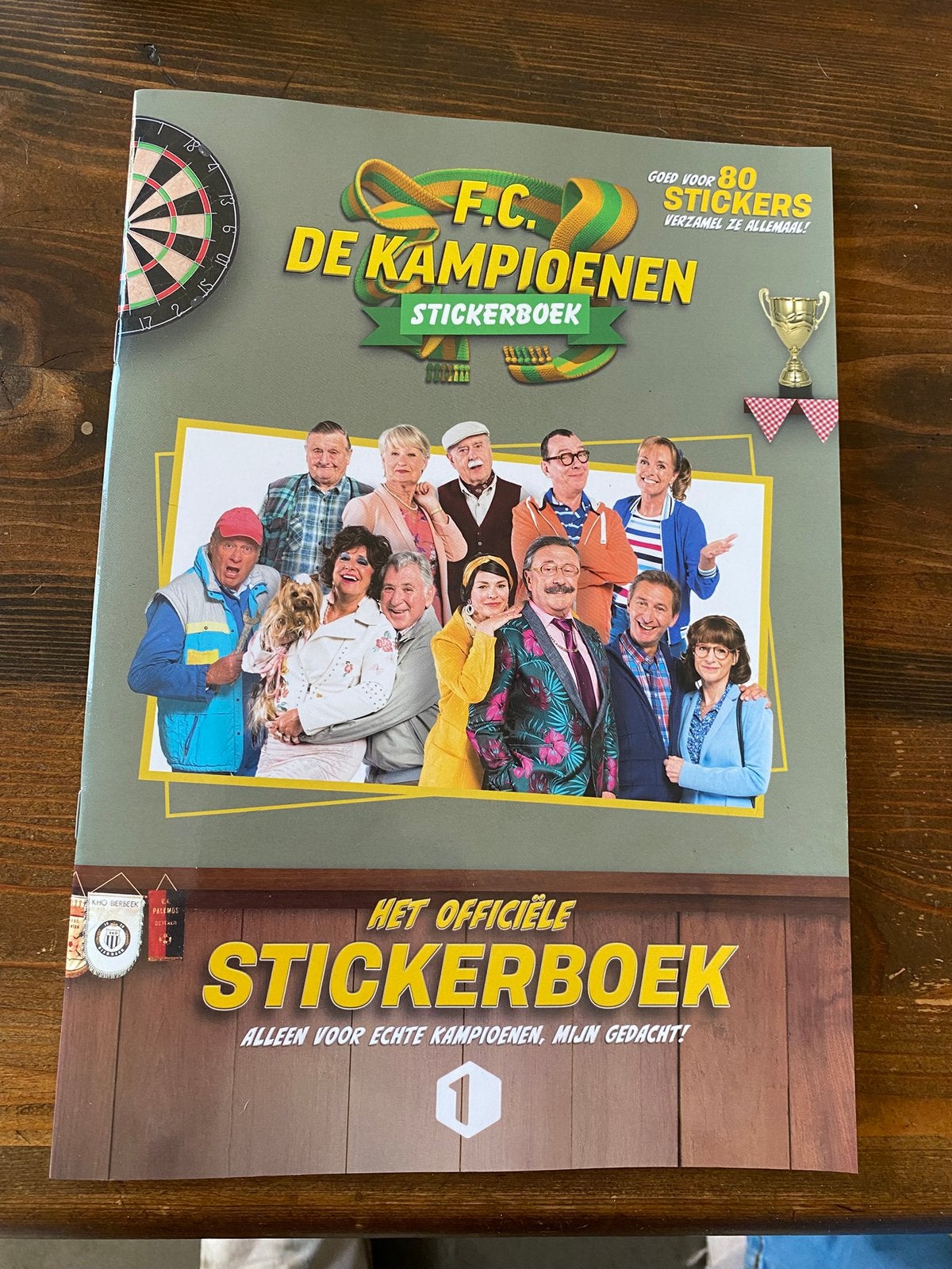 Nieuw stickeralbum en gesloten stickerzakjes  De Kampioenen, Livres, Cinéma, Tv & Médias, Enlèvement ou Envoi, Neuf, Série télévisée