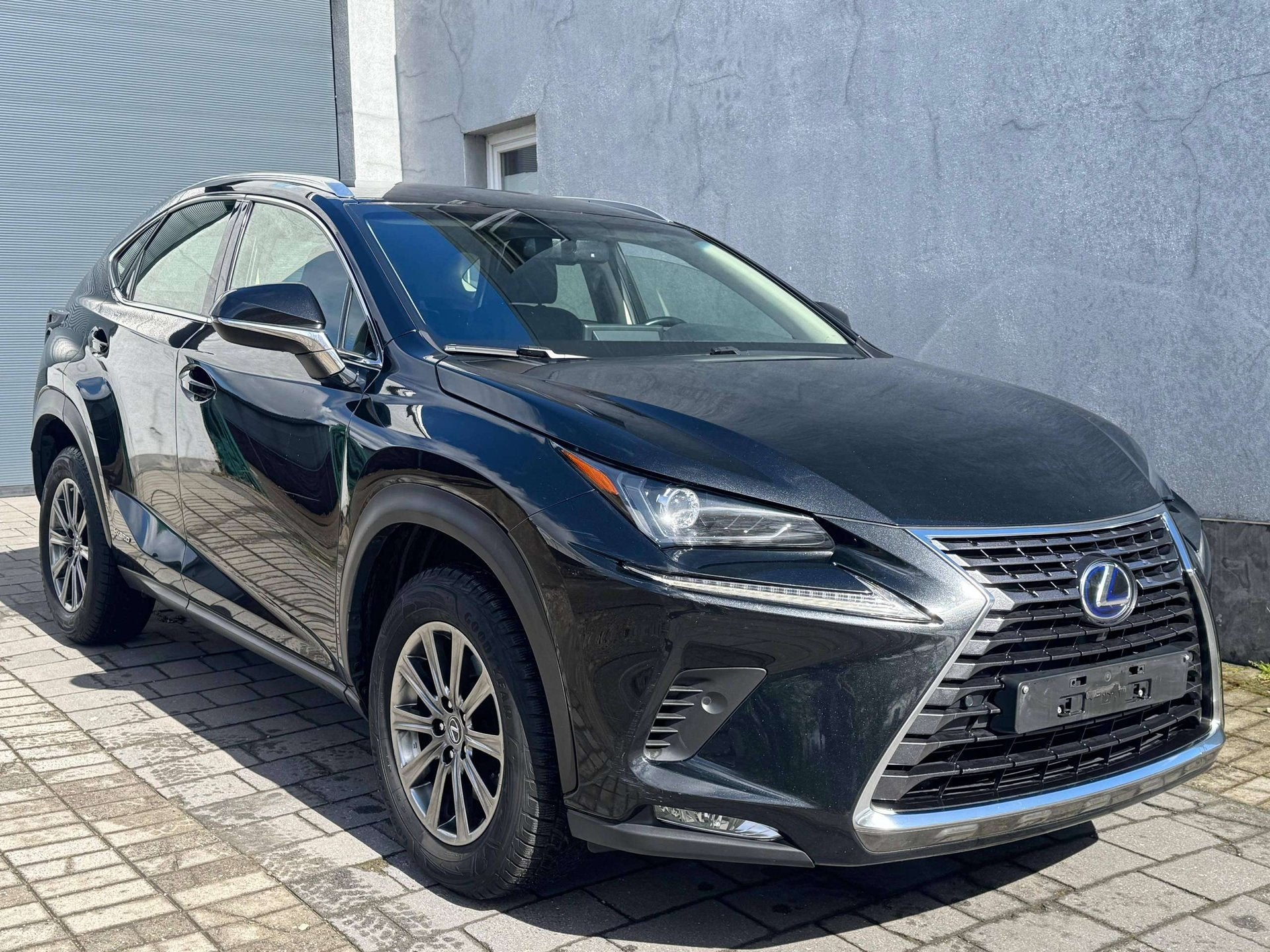 Lexus NX 300h NX 300h 2.5i AWD Business Plus E-CVT, Auto's, 114 kW, Gebruikt, Euro 6, Zwart