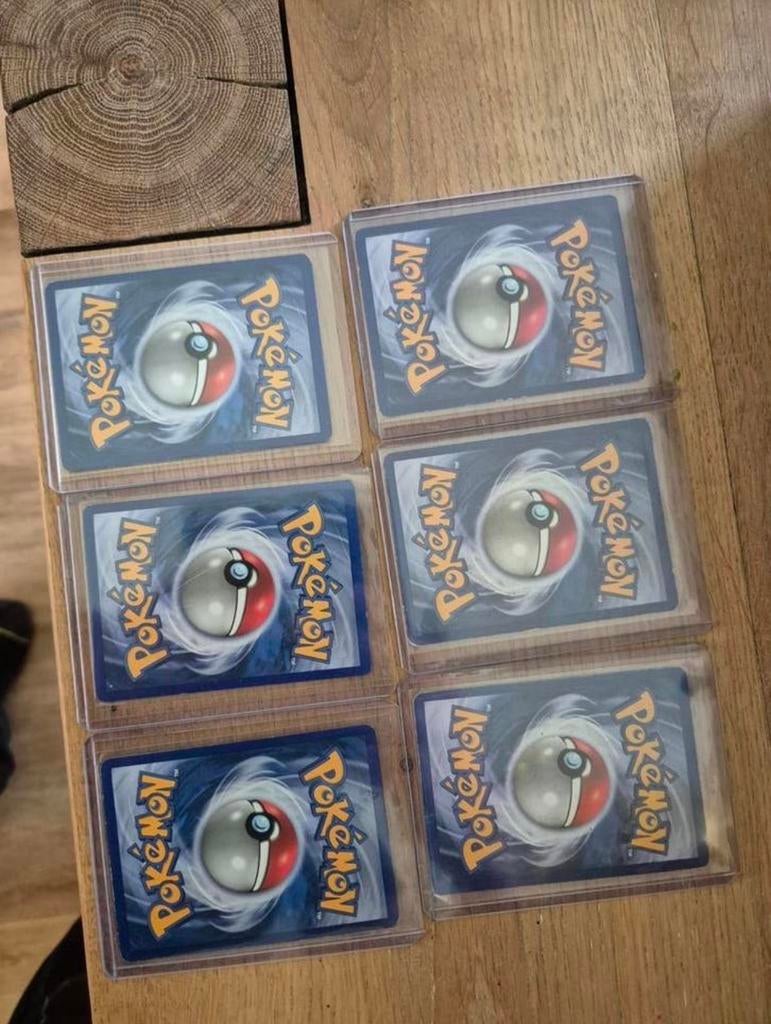 Een verzameling oude pokemon kaarten, Enlèvement ou Envoi, Comme neuf
