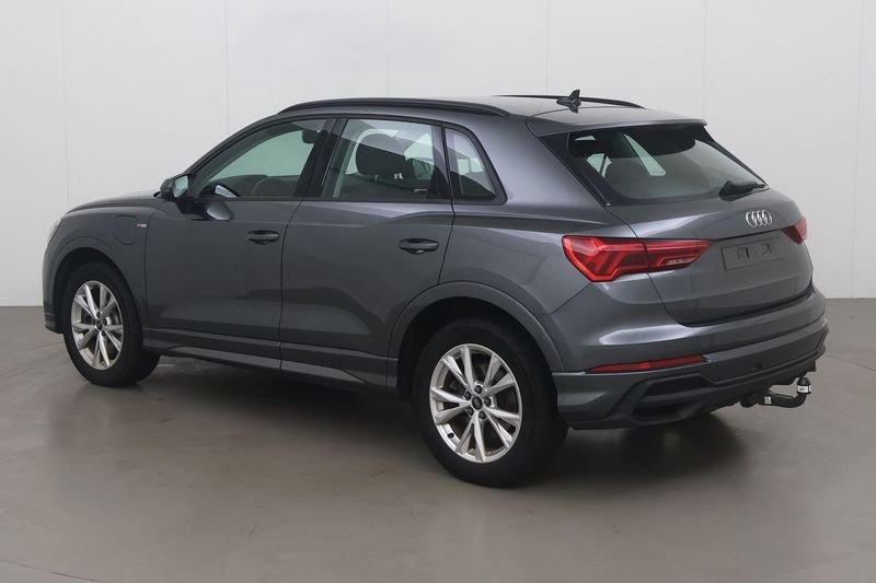 Audi Q3 tfsie s line 150 AT, Auto's, Automaat, Gebruikt, 4 cilinders, Overige bekleding