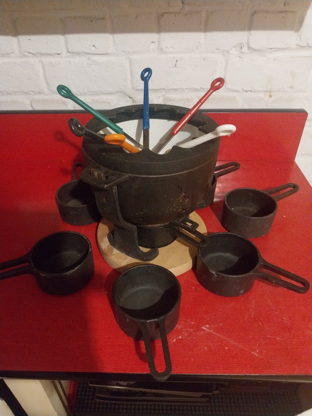 Fondue bourguignonne.  Fonte. 8 caquelon. 8 piques, Electroménager, Enlèvement