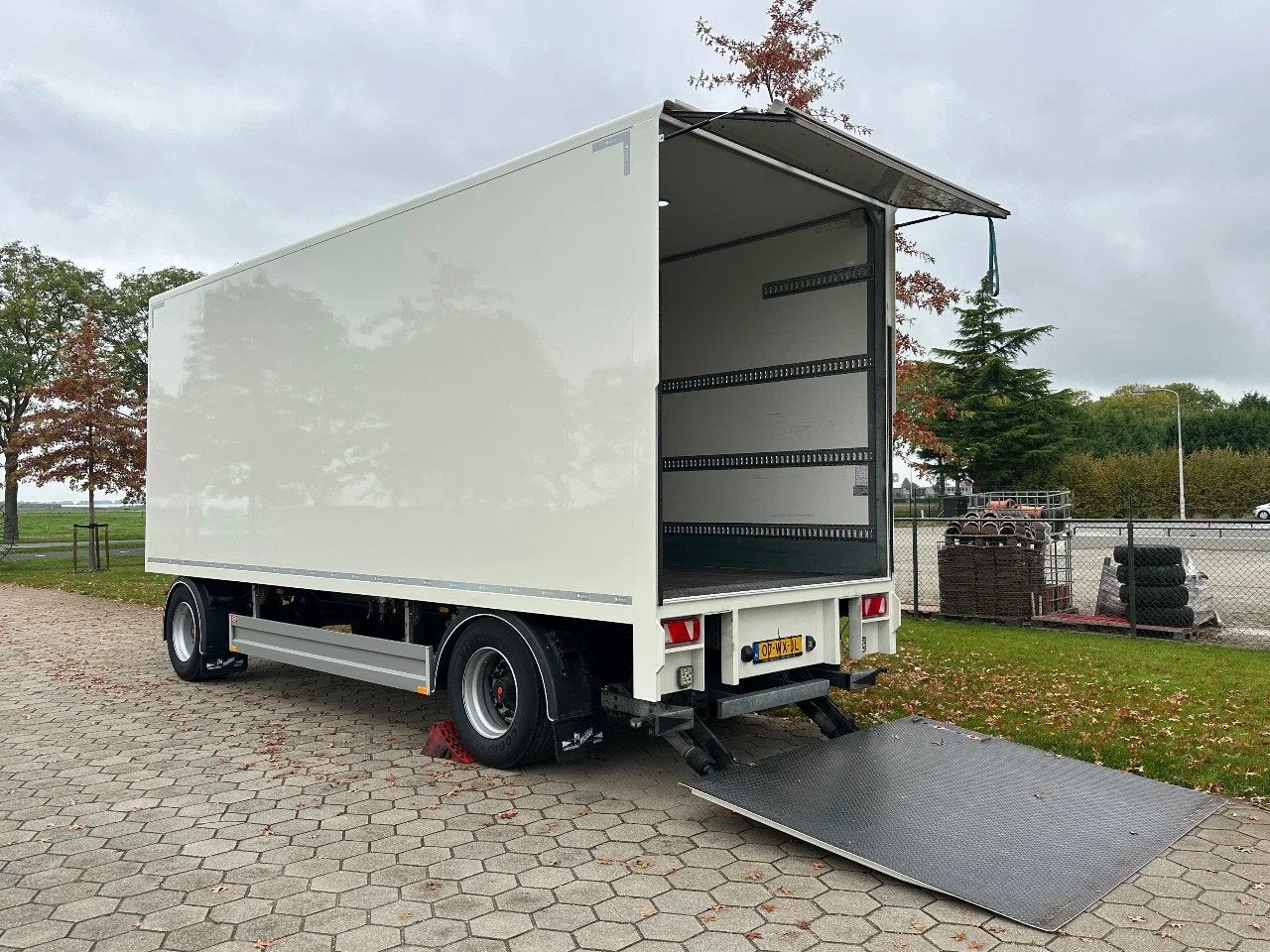 Pacton PACTON GESLOTEN AANHANGER MET LAADKLEP (bj 2020), Auto's, Overige brandstoffen, Aanhangers en Opleggers, Te koop, BTW verrekenbaar