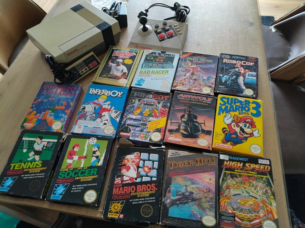 Nintendo nes+ jeux, Consoles de jeu & Jeux vidéo, Enlèvement ou Envoi, Reconditionné, À partir de 18 ans, 3 joueurs ou plus
