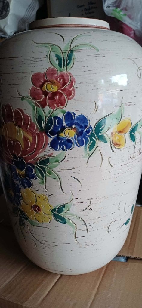 Vase, Enlèvement