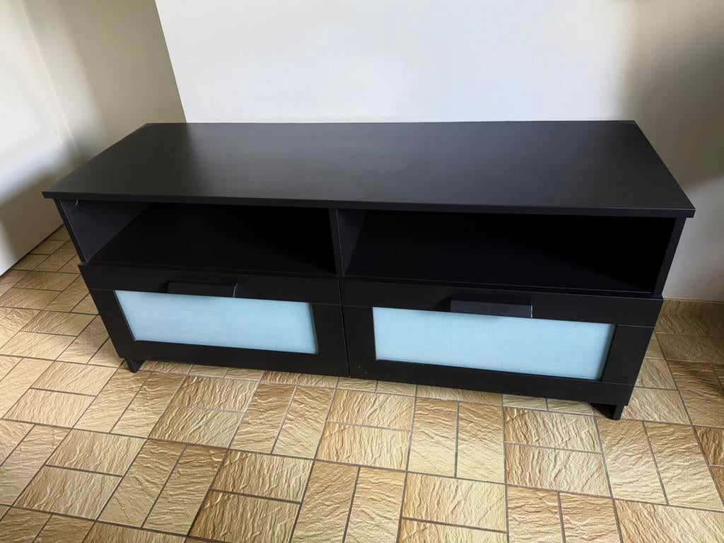 Meuble TV IKEA BRIMNES – 120 cm – Très bon état, Maison & Meubles, Armoires | Mobilier de télévision, Utilisé, Moins de 100 cm