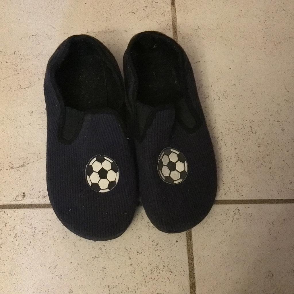Donker blauwe voetbal thuis pantoffels sloefen mt 39, Ophalen of Verzenden, Nieuw
