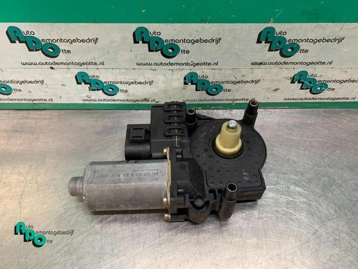 Moteur de vitre portière d'un Audi A4 (A4 99-), -, 3 mois de garantie, Audi, Utilisé