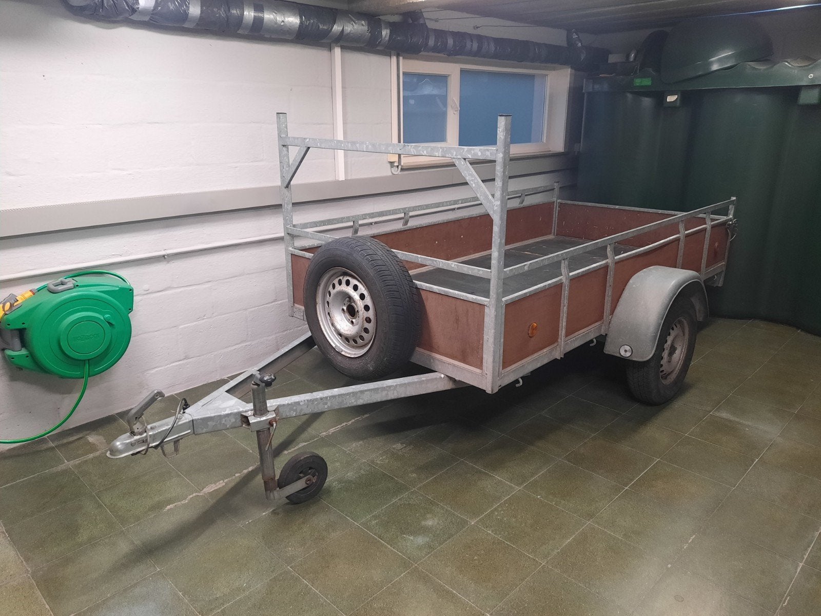 Nette en zeer sterke aanhangwagen enkelas (2m55 x 1m28), Ophalen