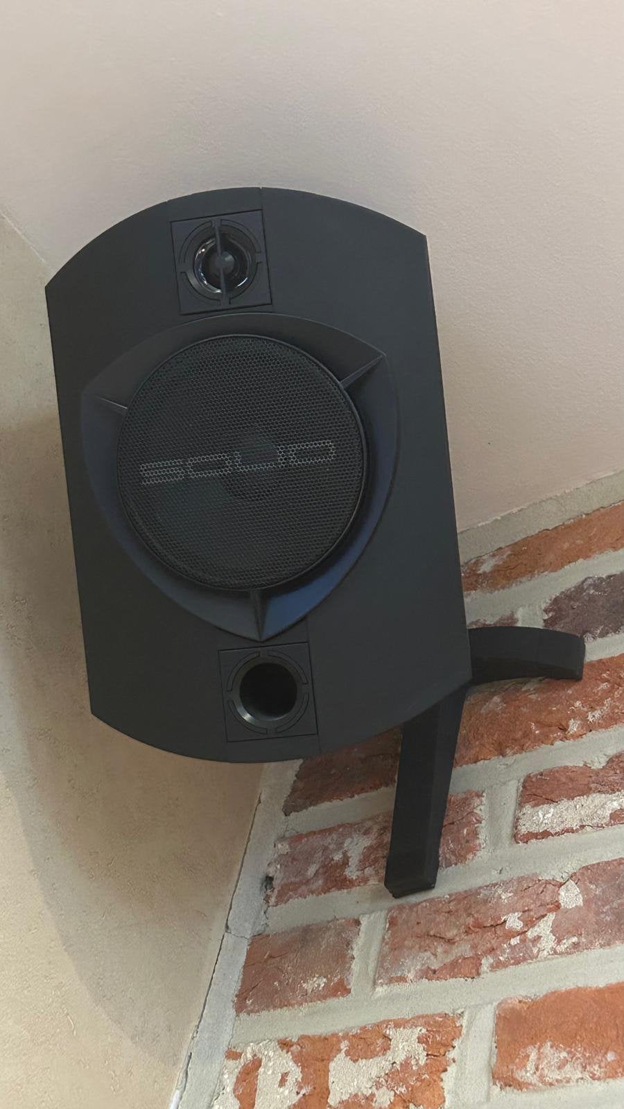 Solid muziekboxen 2 stuks, Audio, Tv en Foto, Luidsprekerboxen, Stereo speakers, Gebruikt, Inclusief muurbeugels, 60 tot 120 watt