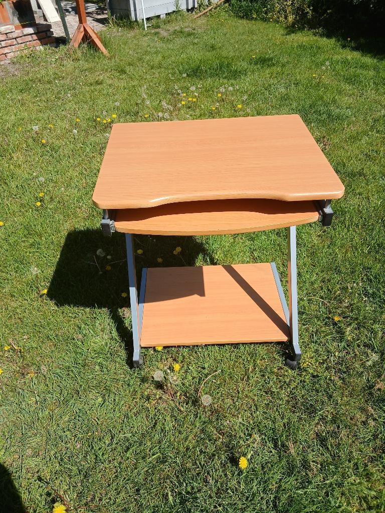 Pc - computer - laptop tafeltje, Huis en Inrichting, Bureaus, Zo goed als nieuw, Overige materialen, Ophalen