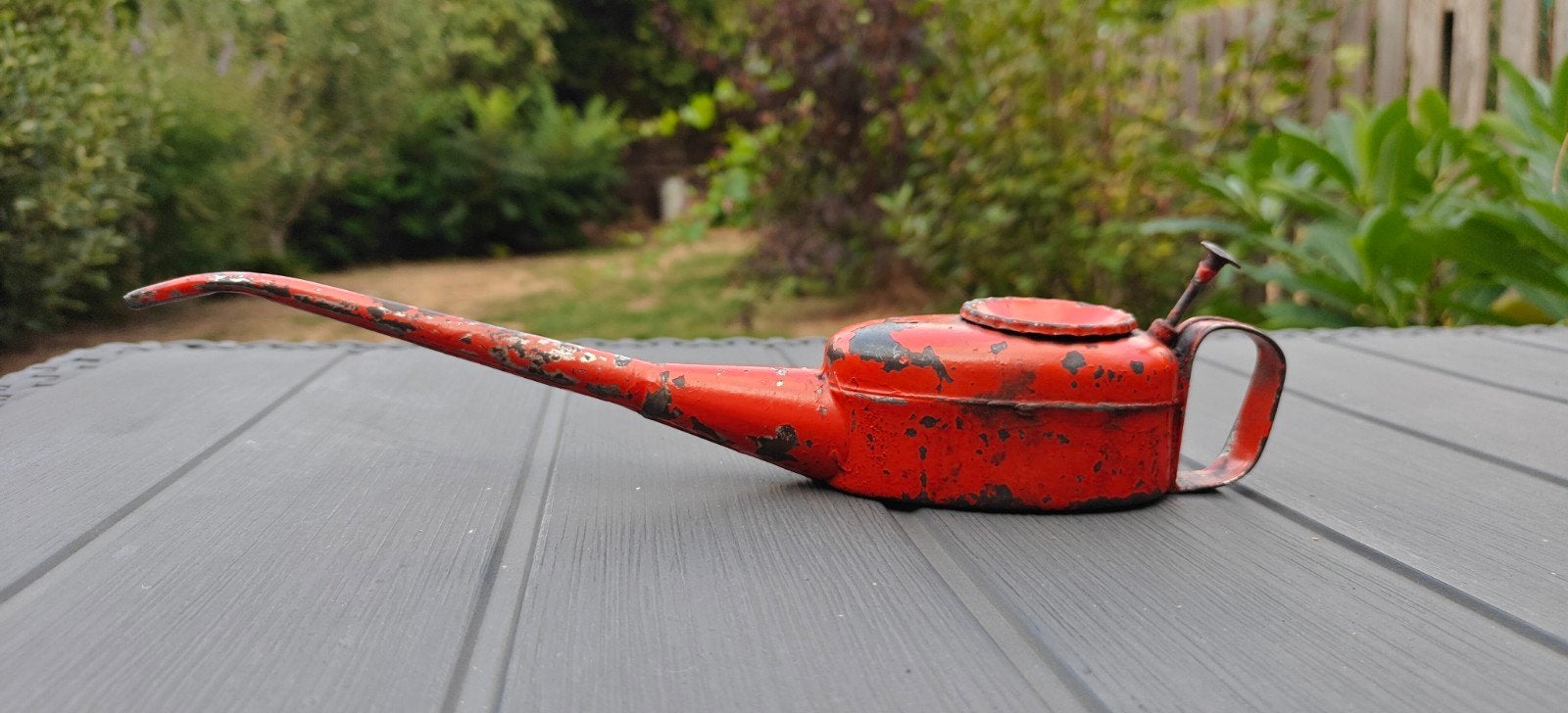 Vintage rode metalen oliespuit – Werkend, Ophalen of Verzenden
