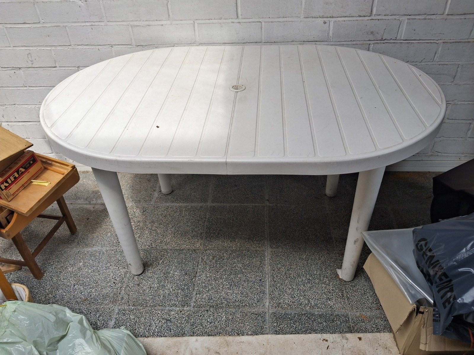 Witte tuintafel, Ophalen, Zo goed als nieuw, Ovaal