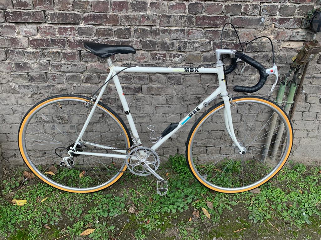 Retro stalen koersfiets mbk met niew stuurlint en bandjes, Enlèvement, Comme neuf