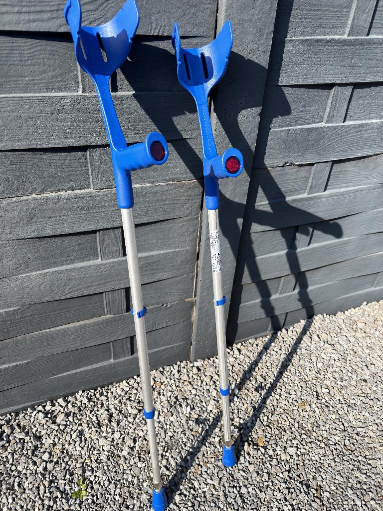 Béquilles réglables utilisées une seule fois, Divers, Enlèvement, Réglable en hauteur, Comme neuf