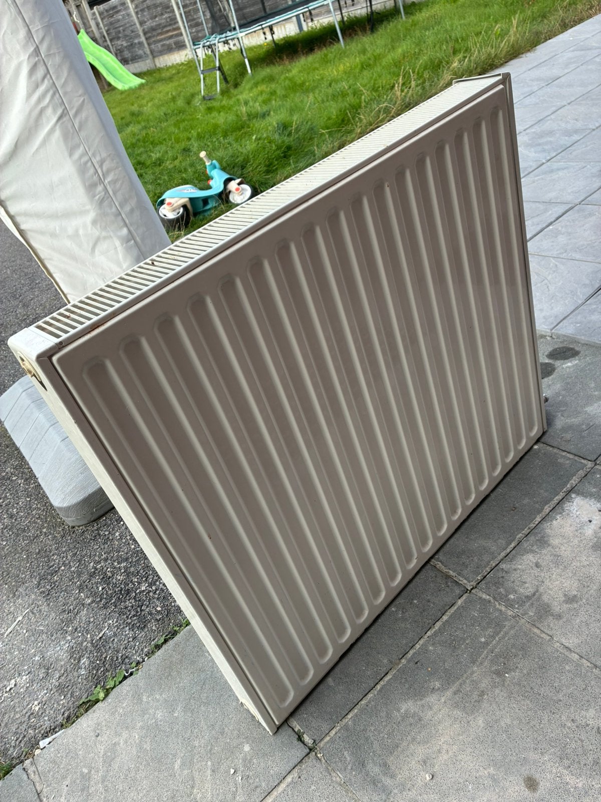 Radiateur 91,5 x 80cm bonne etat avec support mural, Enlèvement, Utilisé, Radiateur