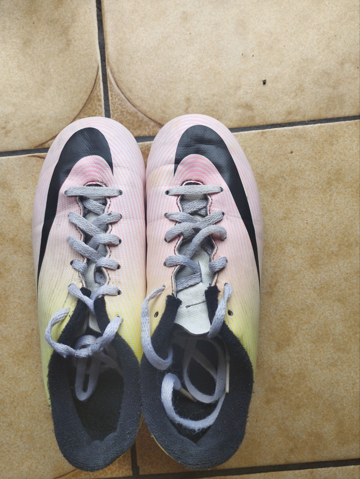 Voetbalschoenen Nike maat 33,5, Sports & Fitness, Course, Jogging & Athlétisme, Enlèvement ou Envoi, Nike