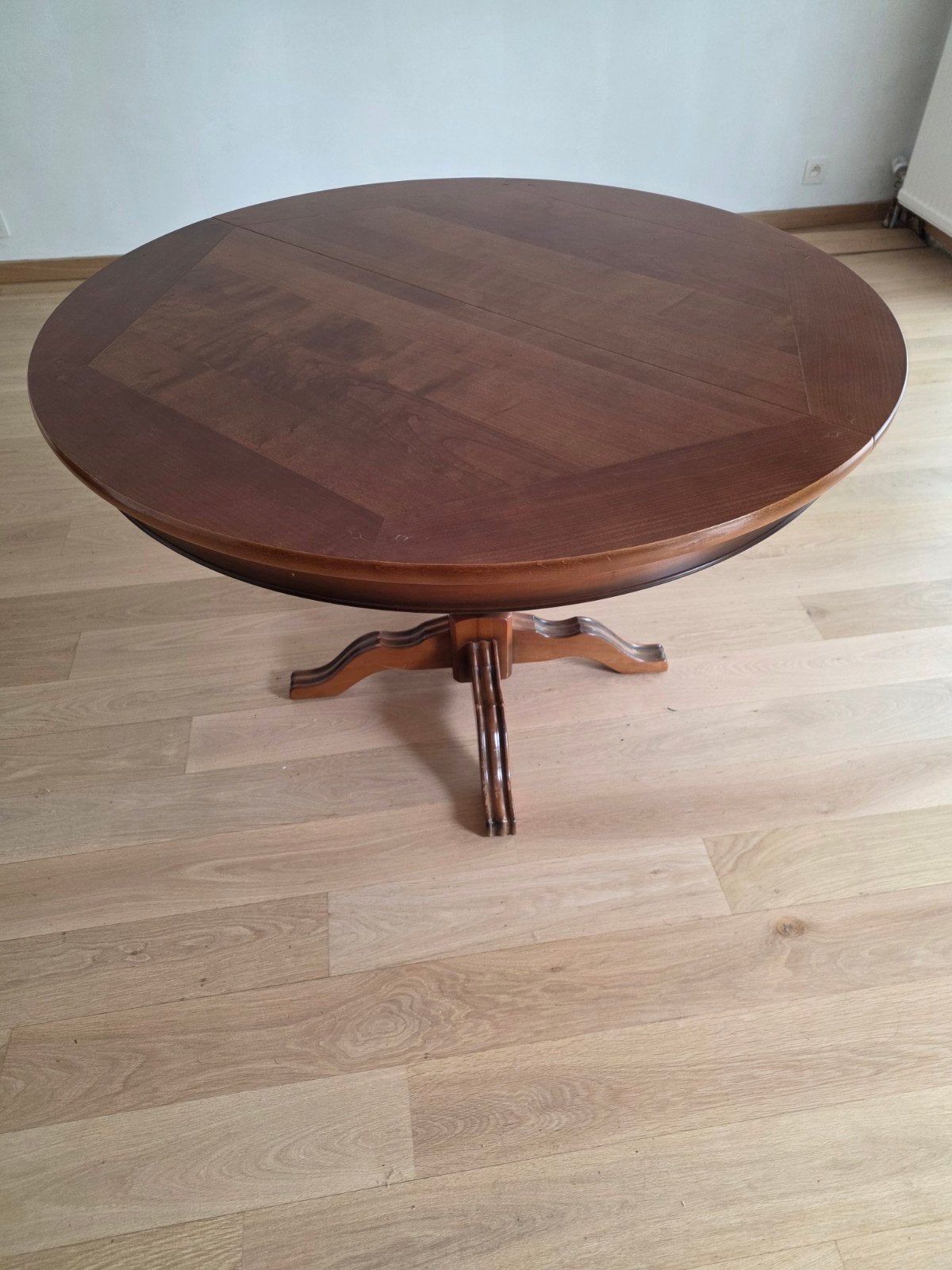 Table ronde en acajou pied central etat impeccable, Enlèvement, Ovale