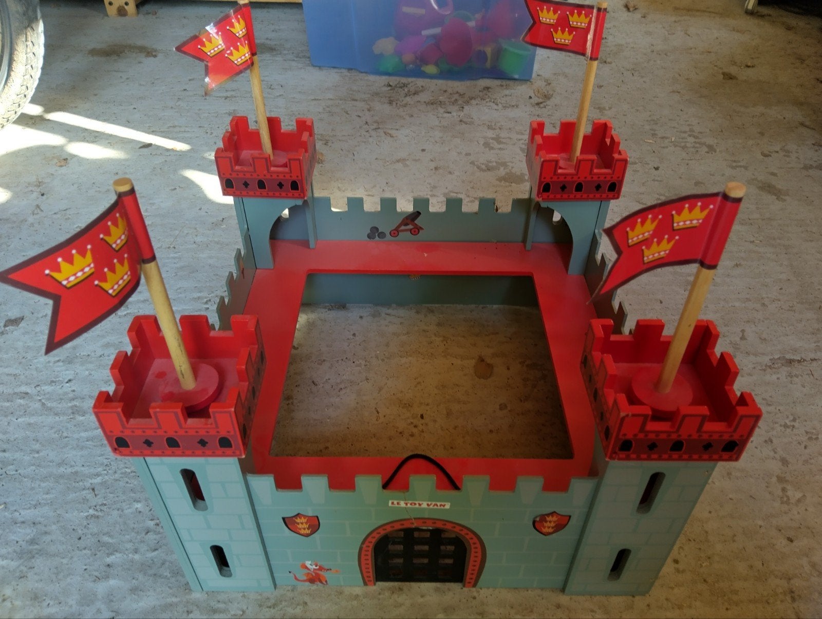 Le toy van premier chateau en bois, Enlèvement