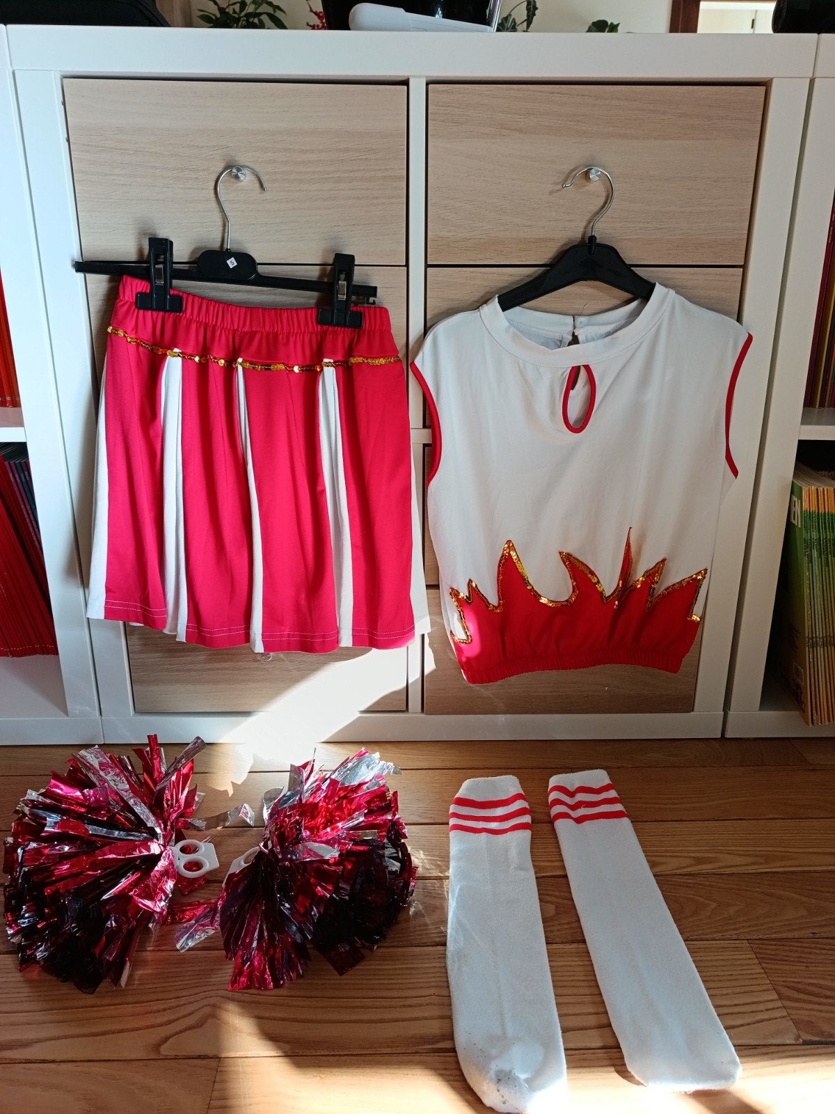 Cheerleader outfit verkleed, Enlèvement