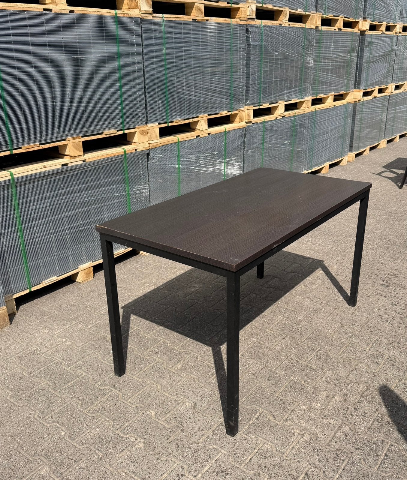 Eettafel / Terrastafel (130x70cm) - Zwart / Donker Houtlook, Huis en Inrichting, Ophalen, Gebruikt, 50 tot 100 cm, 100 tot 150 cm