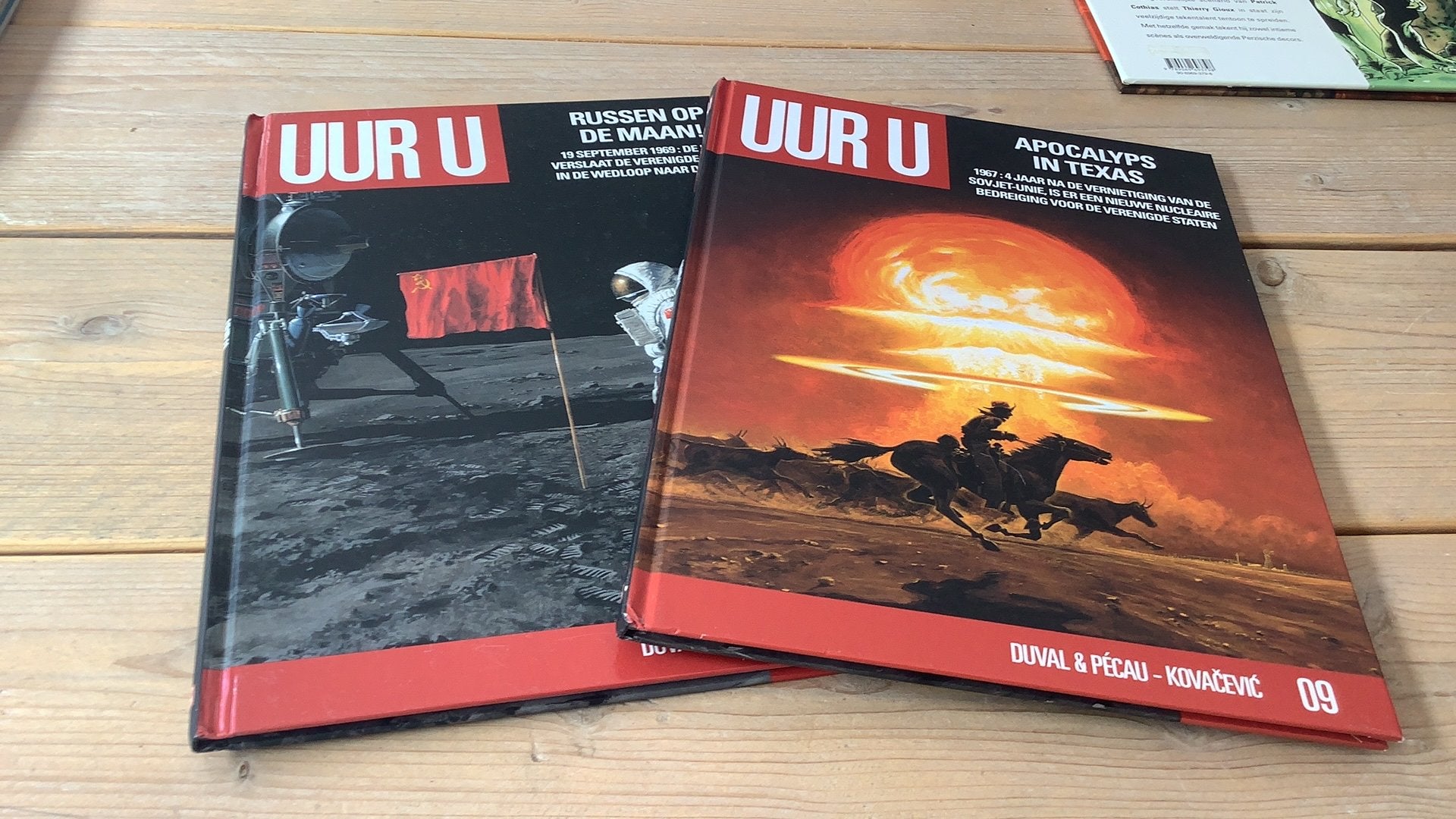 Uur U HCnr 1 en 9 - Bijna nieuwstaat, Boeken, Ophalen of Verzenden